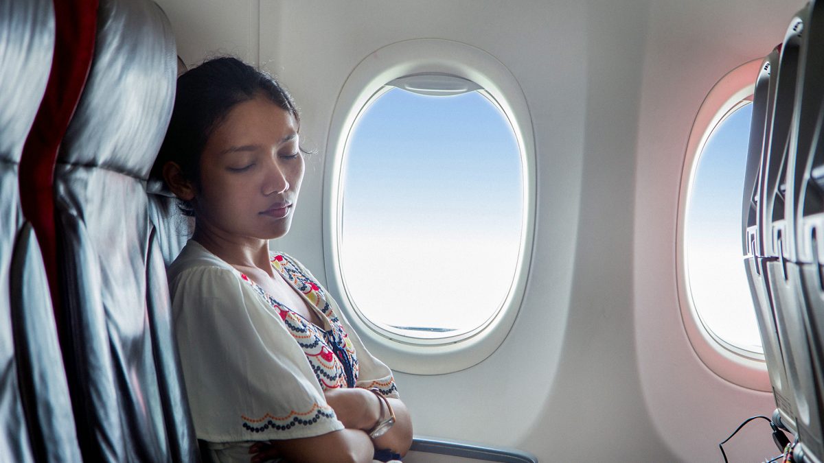 10 ways to have a great sleep on a plane