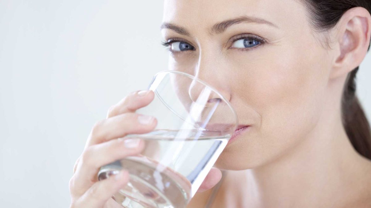 How to drink water with benefit to be active and productive